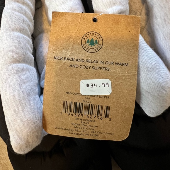 NWT Cozy Cabin Slippers - Picture 4 of 4
